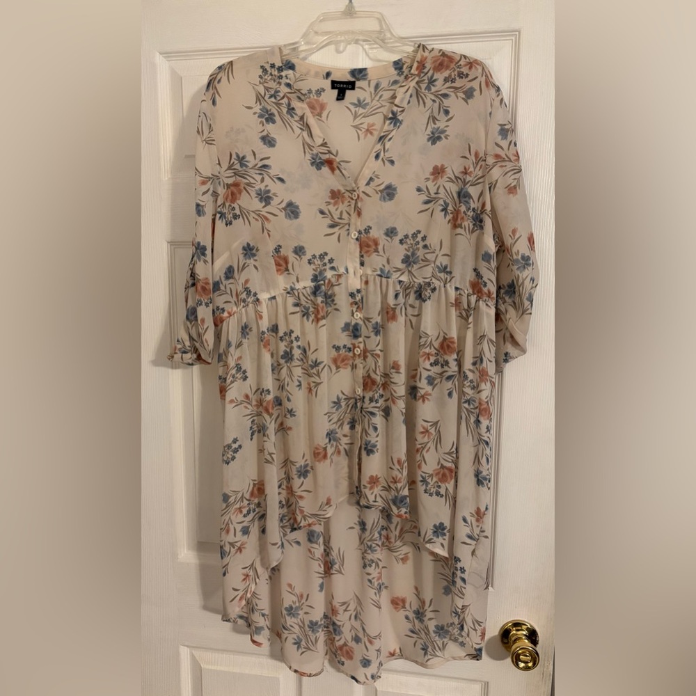 Torrid Chiffon 3/4 sleeves High/Low Top